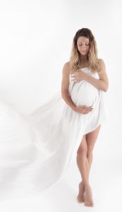 photographe grossesse lyon studio fond blanc